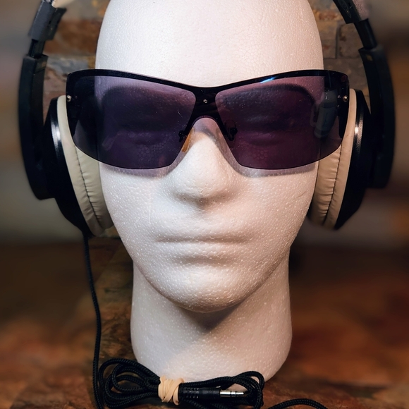 Think Write Durable Headphones • Adjustable Headband • Ambient Sound Mode • - Picture 5 of 9